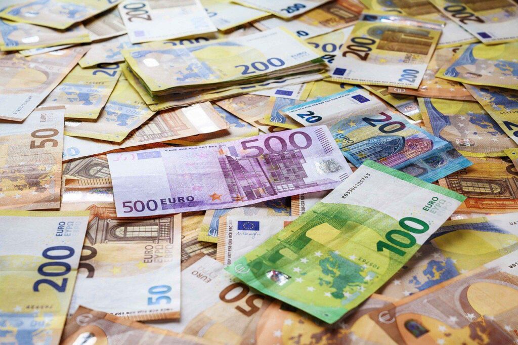 DIURNE von 2000 Euro pro Monat für mehrere Justizleiter. Wer sind die Privilegien, mit denen "die Aktivität vor Gericht" gestört würde "