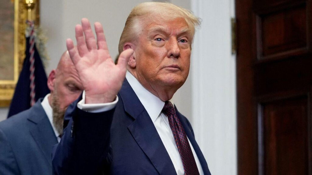 "Die russische Wirtschaft stinkt, sagte Trump und verhängte Indien Pflichten" - oder es scheint,