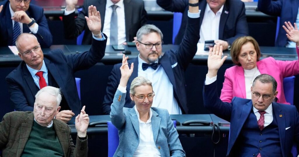 Rechtsextreme Populisten optimaler Umfragen in Deutschland, Frankreich und Großbritannien zum ersten Mal