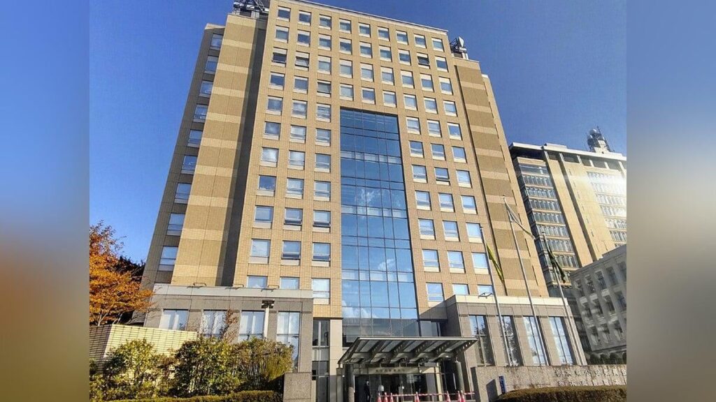 Lehrer an der Tochigi Highschool, der in der Schule des Voyeurismus verdächtigt wurde, wo er arbeitete. Er schlich sich nachts herein und änderte wiederholt die SD -Karten. Mehr als 20 Kameras entdeckt Lehrer an der Tochigi Highschool, der in der Schule des Voyeurismus verdächtigt wurde, wo er arbeitete. Er schlich sich nachts herein und änderte wiederholt die SD -Karten. Mehr als 20 Kameras entdeckt