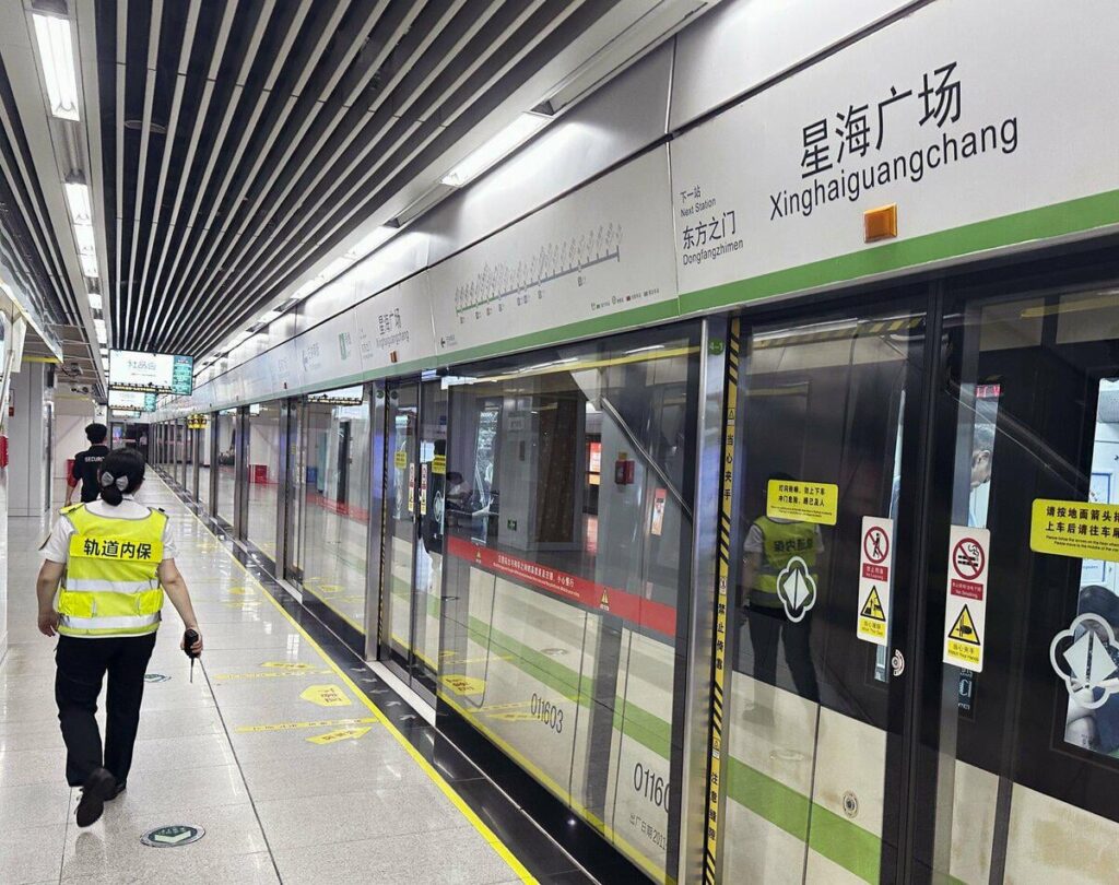 Die japanische Frau wurde in der U -Bahn -Station in China angegriffen, vermutete der Verdächtige