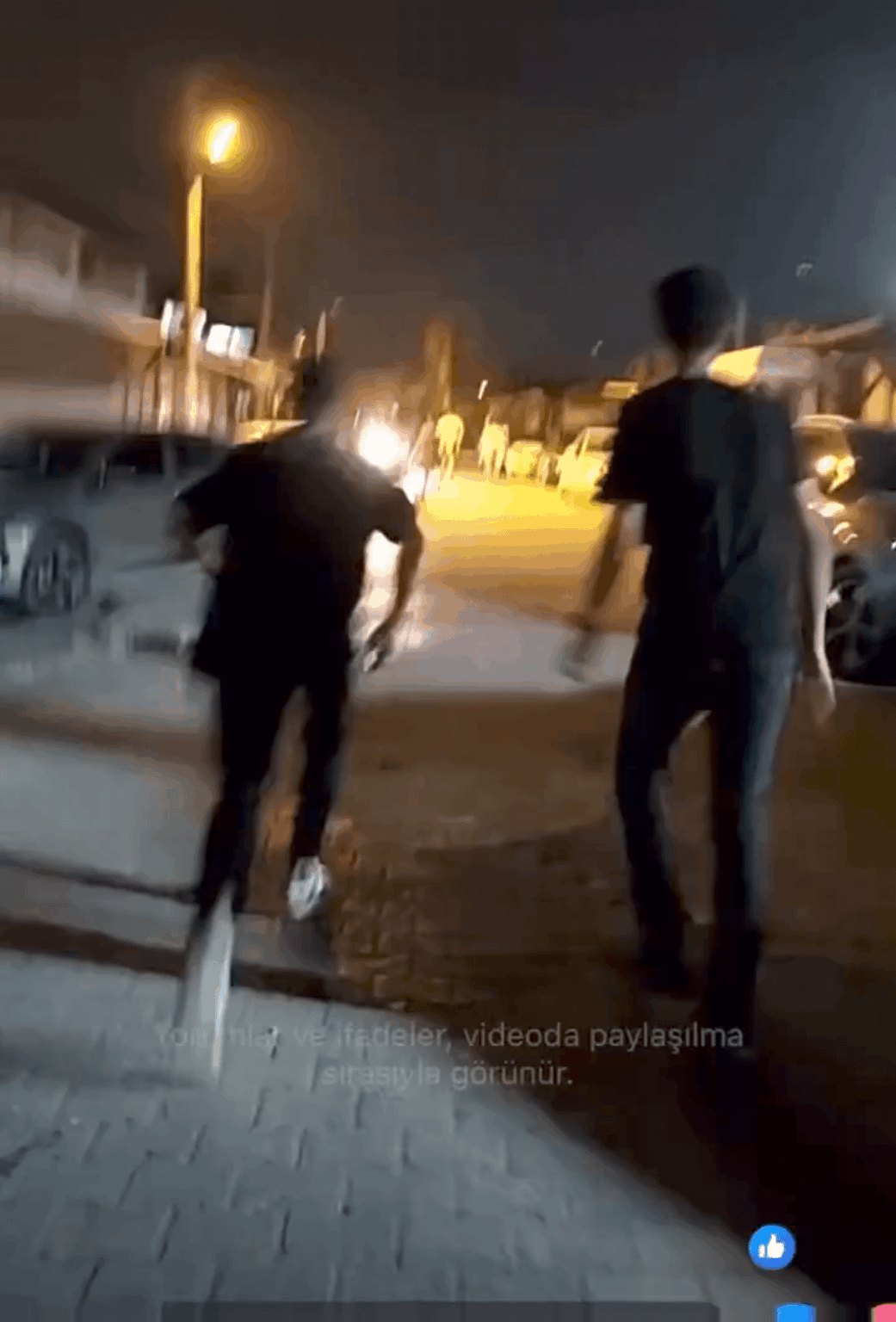 In Samandag wurden „Kurdistan Borders basierend auf Hatay“, einer Gruppe von Toki -Arbeitern, die Slogans riefen, von gepanzerten Fahrzeugen aus den Händen der Menschen entnommen. Der Ärger des Volkes hörte nicht auf. In Samandag wurden "Kurdistan Borders basierend auf Hatay", einer Gruppe von Toki -Arbeitern, die Slogans riefen, von gepanzerten Fahrzeugen aus den Händen der Menschen entnommen. Der Ärger des Volkes hörte nicht auf.