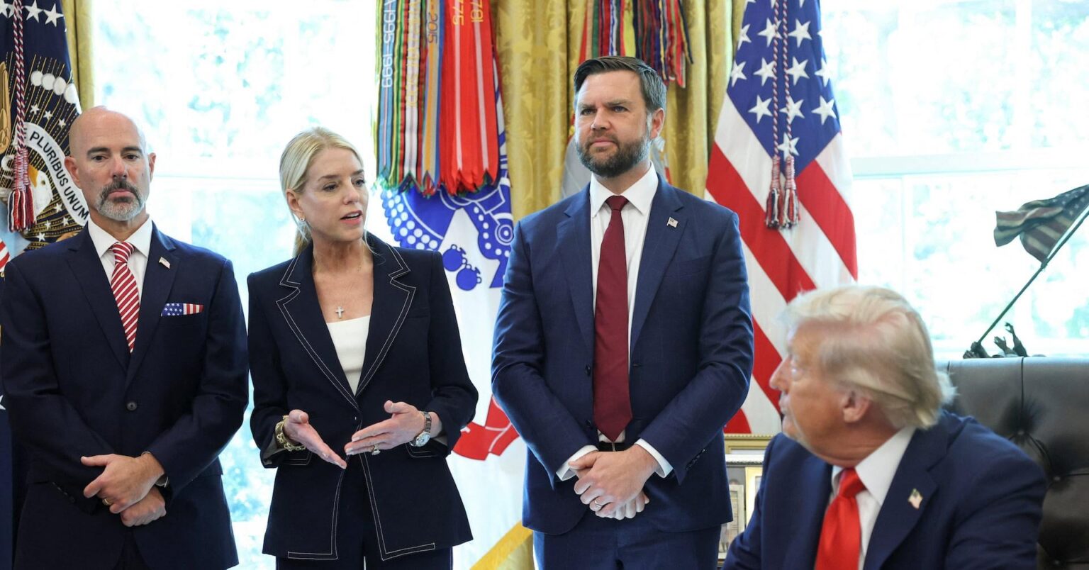 Die US -Verwaltung belastet die Sanktionen gegen Beamte, die das EU -Tech -Recht umsetzen, sagen Quellen, sagen Quellen Die US -Verwaltung belastet die Sanktionen gegen Beamte, die das EU -Tech -Recht umsetzen, sagen Quellen, sagen Quellen