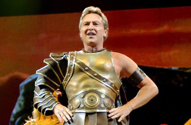 Fianna Fáil hat sich Michael Flatley nicht angesprochen, um den Präsidentenkandidaten zu verlassen, sagt Martin