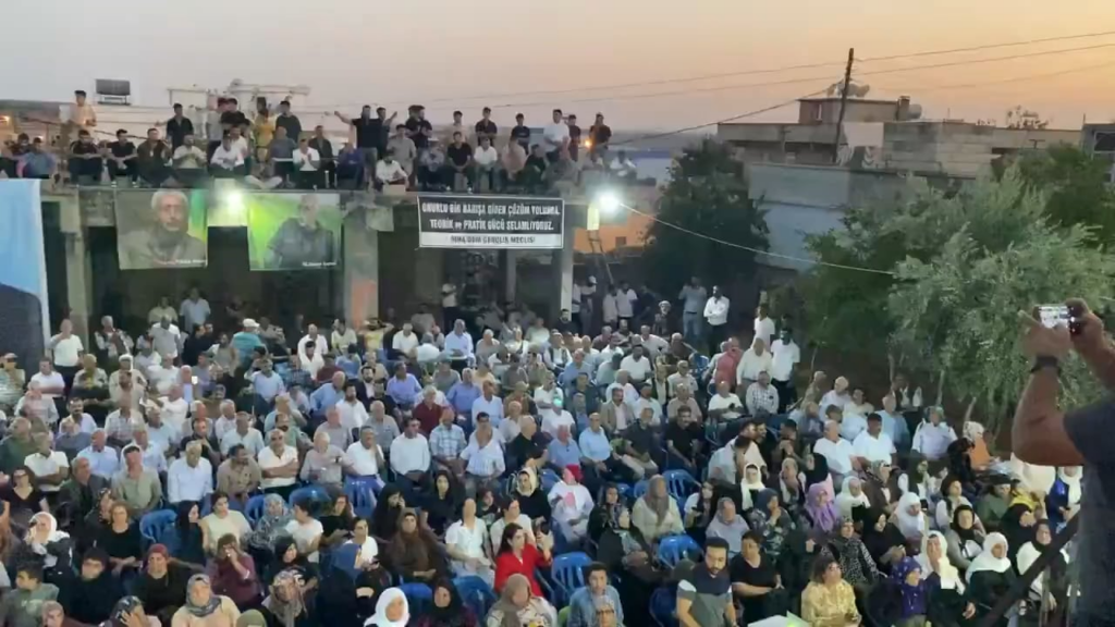Das Abdullah Öcalan -Poster wurde bei der Dem -Party -Veranstaltung in şanlıurfa eröffnet - die Veranstaltung fand in Öcalans Dorf Ömerli statt