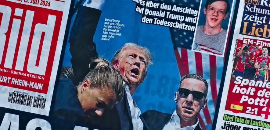 Untersuchungen zeigen, wie politische Krisen zu einer Verschiebung der Kraft hinter viralen Online -Inhalten von Outgroup Hass zu Ingroup Love führen können.