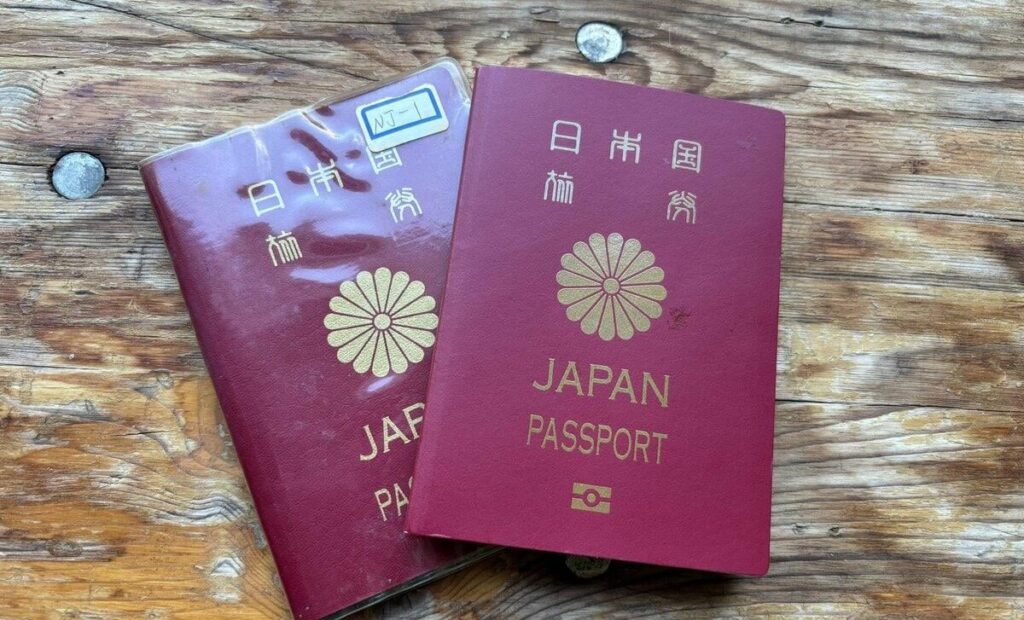 Die Passport -Besitzkurs beträgt 17%oder etwa jeder von sechs Japanern. Dies schafft ein Ungleichgewicht mit zunehmender Anzahl ausländischer Besucher nach Japan. Die Passport -Besitzkurs beträgt 17%oder etwa jeder von sechs Japanern. Dies schafft ein Ungleichgewicht mit zunehmender Anzahl ausländischer Besucher nach Japan.