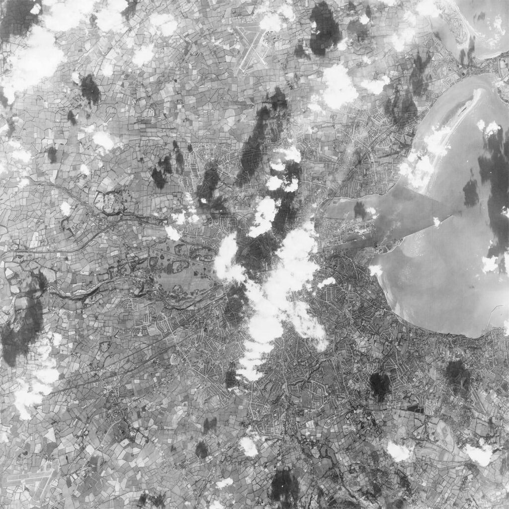 Declassifized US KH-7 Spy Satellite-Foto von Dublin, Februar 1966. Diese Website überlagert das Foto auf Googlemaps. Die Transparenz kann angepasst werden und die Schärfe ist anständig, wenn Sie sich zoomen.