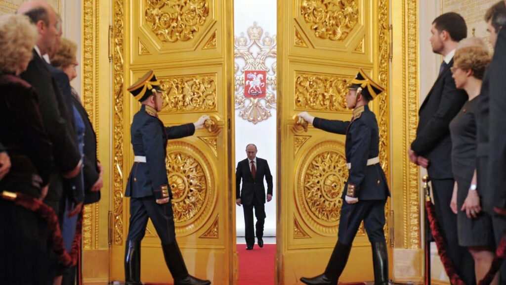 Reuters: Vladimir Putin bittet die Ukraine im Austausch für ein Friedensabkommen, alle Donbas aufzugeben, die Absicht aufzugeben, sich der NATO anzuschließen und nicht das westliche Militär auf seinem Territorium zu beherbergen. Im Gegenzug verspricht er, dass er die Behauptung anderer ukrainischer Gebiete aufgeben wird. Reuters: Vladimir Putin bittet die Ukraine im Austausch für ein Friedensabkommen, alle Donbas aufzugeben, die Absicht aufzugeben, sich der NATO anzuschließen und nicht das westliche Militär auf seinem Territorium zu beherbergen. Im Gegenzug verspricht er, dass er die Behauptung anderer ukrainischer Gebiete aufgeben wird.