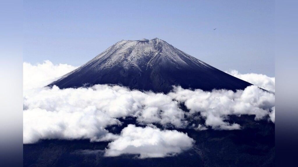 Ein 75-jähriger Mann stirbt auf einer Klettertour in der 7. Station des Yoshida Trail von Mount Fuji und markiert den ersten Tod in dieser Saison auf der Yamanashi-Seite