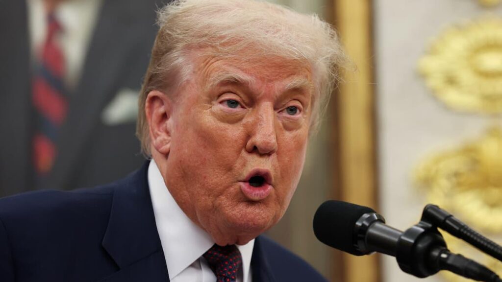 "Ich habe das Vertrauen in bestimmte Menschen verloren": Trump verlässt Maga, da er mit epsteinbezogenen Fragen wirklich fertig ist