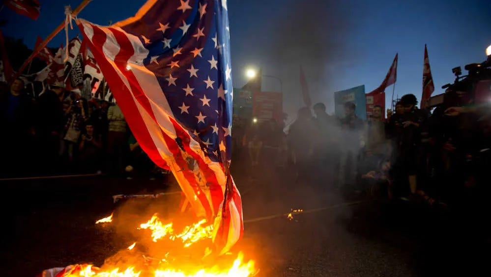 Es ist jetzt illegal, die israelische Flagge in den USA zu greifen/zu zerreißen/zu verbrennen. Könnte ihre Kontrolle jetzt offensichtlicher sein?