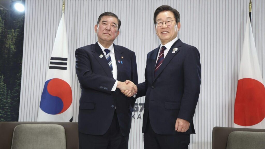 Der südkoreanische Präsident wird vor dem Gipfel mit Trump den japanischen Führer treffen