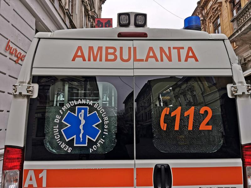 Die Frau stach am ganzen Tag in Bukarest "schockierte", dass "niemand intervenierte". "Sie musste alleine im Krankenwagen anrufen"