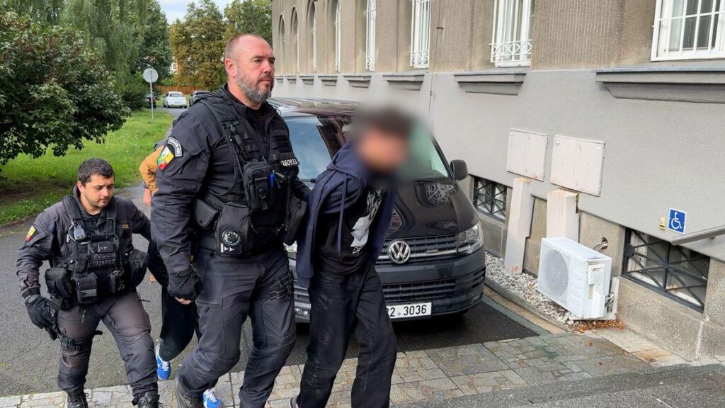 Sie wollten nicht in den Krieg gehen, also flohen die ukrainischen Jugendlichen nach Böhmen. Sie sammelten Geld für Cyberšmejdy