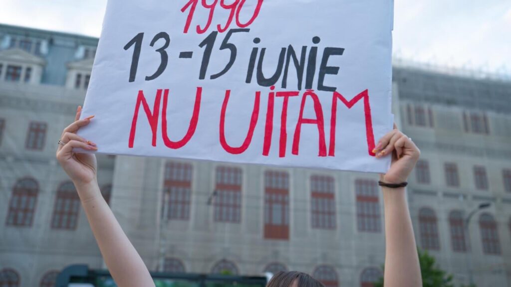 Protest auf dem Universitätsplatz, wegen des Tages der nationalen Trauer um Ion Iliescu