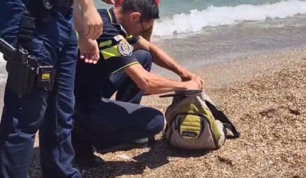 Ein junger Mann starb in Eforie Sud. Zeugen sagen, sie hätten mit dem Rucksack voller Sand das Meer betreten