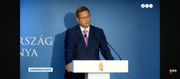 Ein Journalist fragt Orbans Urlaub, Gulyás: "Tut mir nicht leid, aber was hat es damit zu tun?"