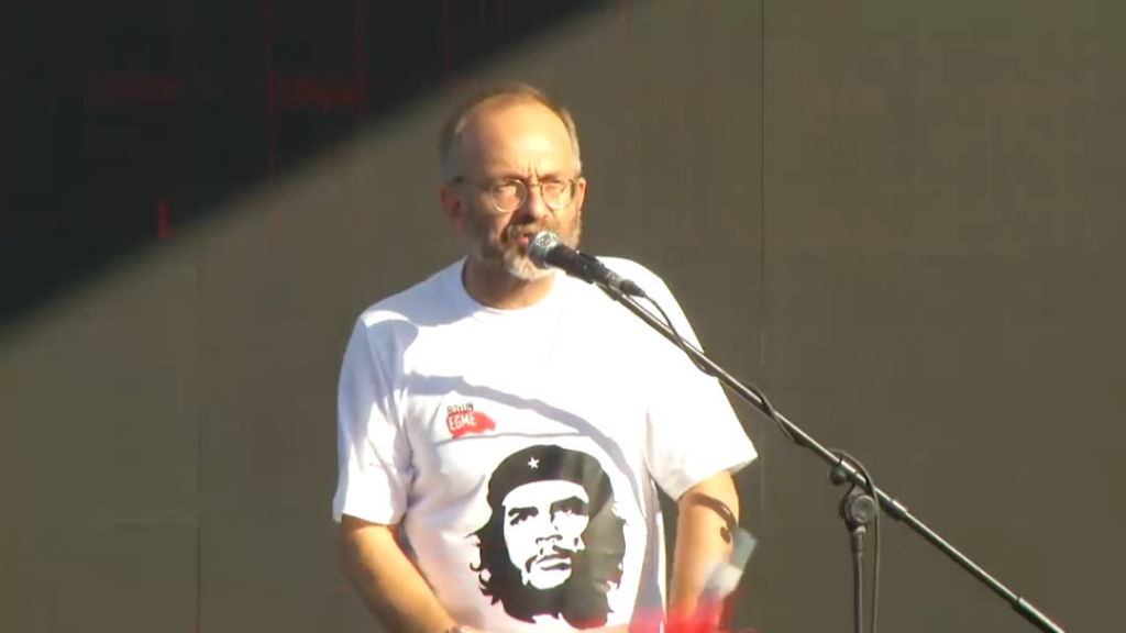 TKP -Generalsekretär Kemal Okuyan: Sie nehmen Vahdettin, Abdulhamidi ... Nehmen wir Mustafa Kemal (2016, 4. September).