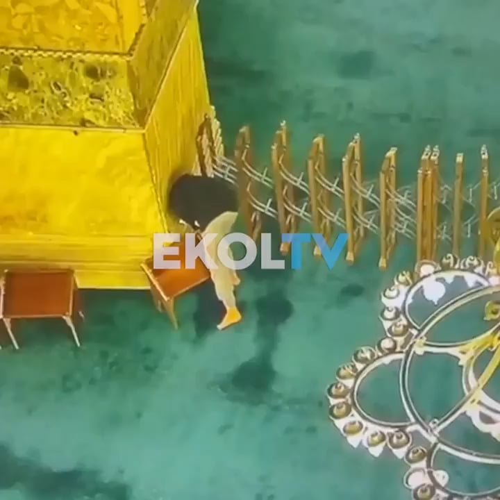 Die Initiative einer ausländischen nationalen Person, die versuchte, die Hagia Sophia -Moschee in Istanbul zu verbrennen, wurde vom Moscheeoffizier blockiert.