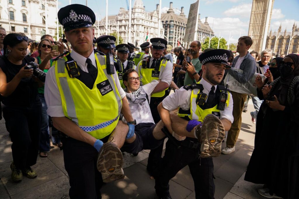 Die Londoner Polizei verhaftet 150, da propalästinensische Demonstranten sich dem neuen Gesetz widersetzen