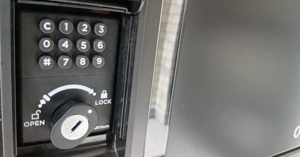 In Japan mit Lieferbox, Passcode-Diebstähten abzielte Paketabschlüsse