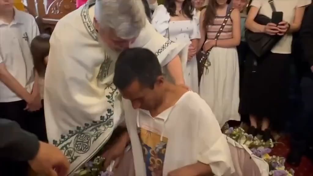 Dan Tanasa kann die Wände besteigen: Sri-Lankez getauft orthodox