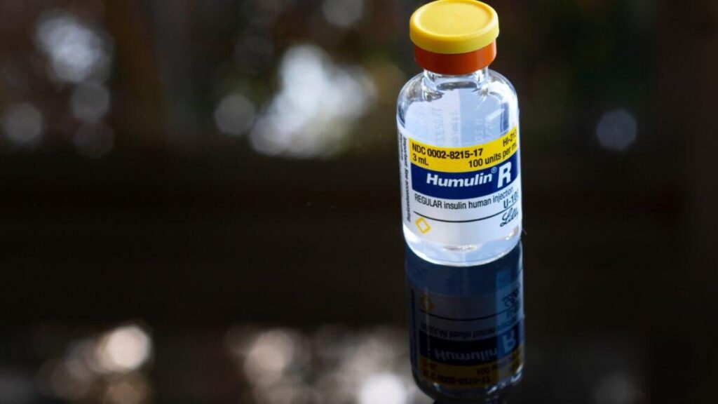 Der diabetische Mann mit gen-bearbeiteten Zellen produziert sein eigenes Insulin-keine Transplantationsmedikamente erforderlich: «Eine Proof-of-Concept-Studie ergibt, dass gespendete Insulin-produzierende Zellen genetisch verändert werden können, um das Provozieren des Immunsystems des Empfängers zu vermeiden. » Der diabetische Mann mit gen-bearbeiteten Zellen produziert sein eigenes Insulin-keine Transplantationsmedikamente erforderlich: «Eine Proof-of-Concept-Studie ergibt, dass gespendete Insulin-produzierende Zellen genetisch verändert werden können, um das Provozieren des Immunsystems des Empfängers zu vermeiden. »