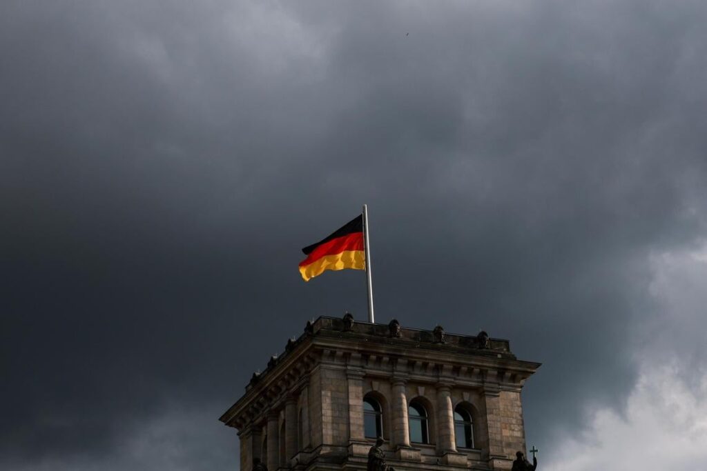 Die deutsche Arbeitslosigkeit führt zum ersten Mal seit einem Jahrzehnt drei Millionen Menschen