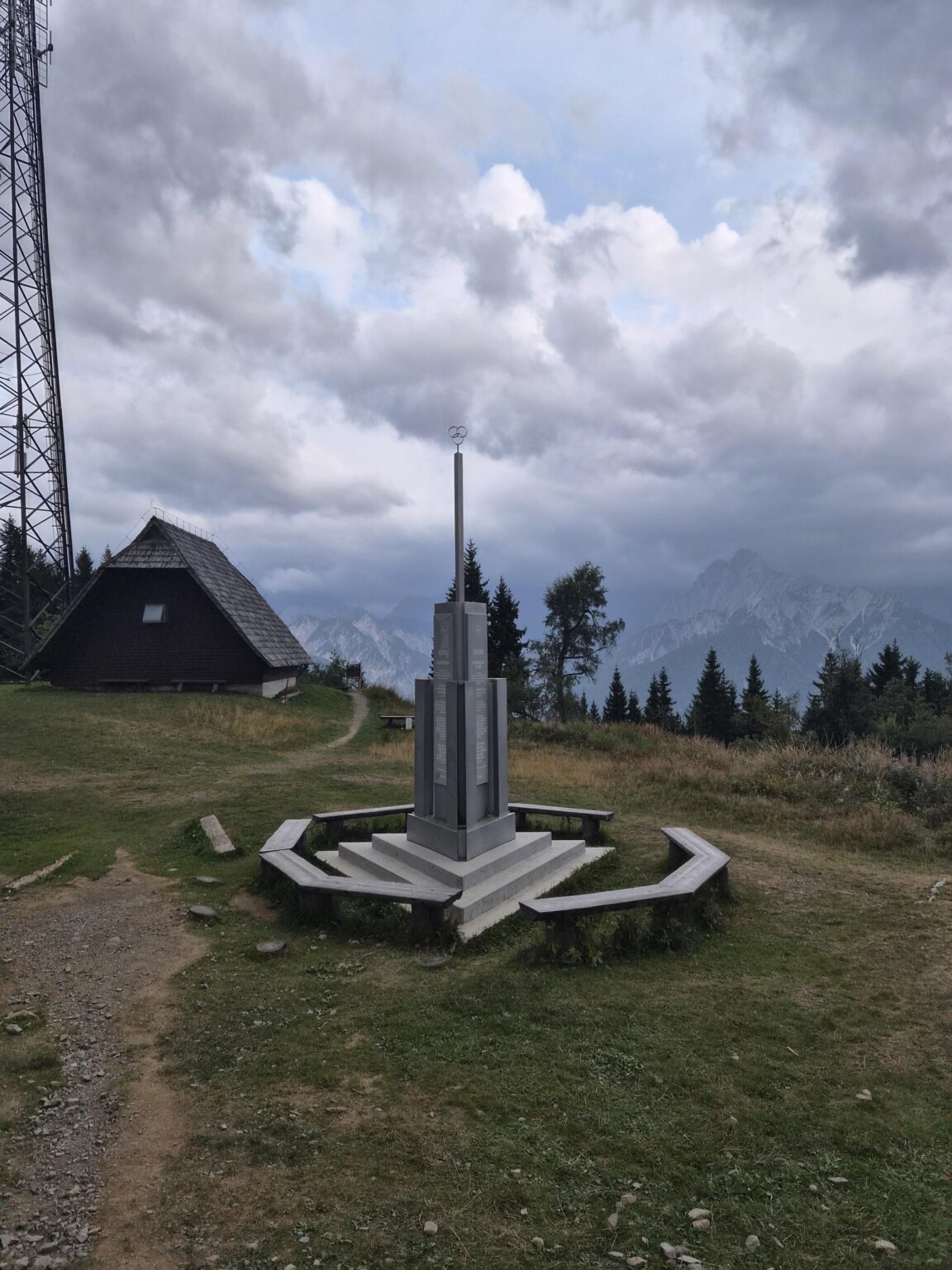 Das Dreiläneck -Denkmal - wo sich Österreich, Slowenien und Italien am Tribuppen treffen