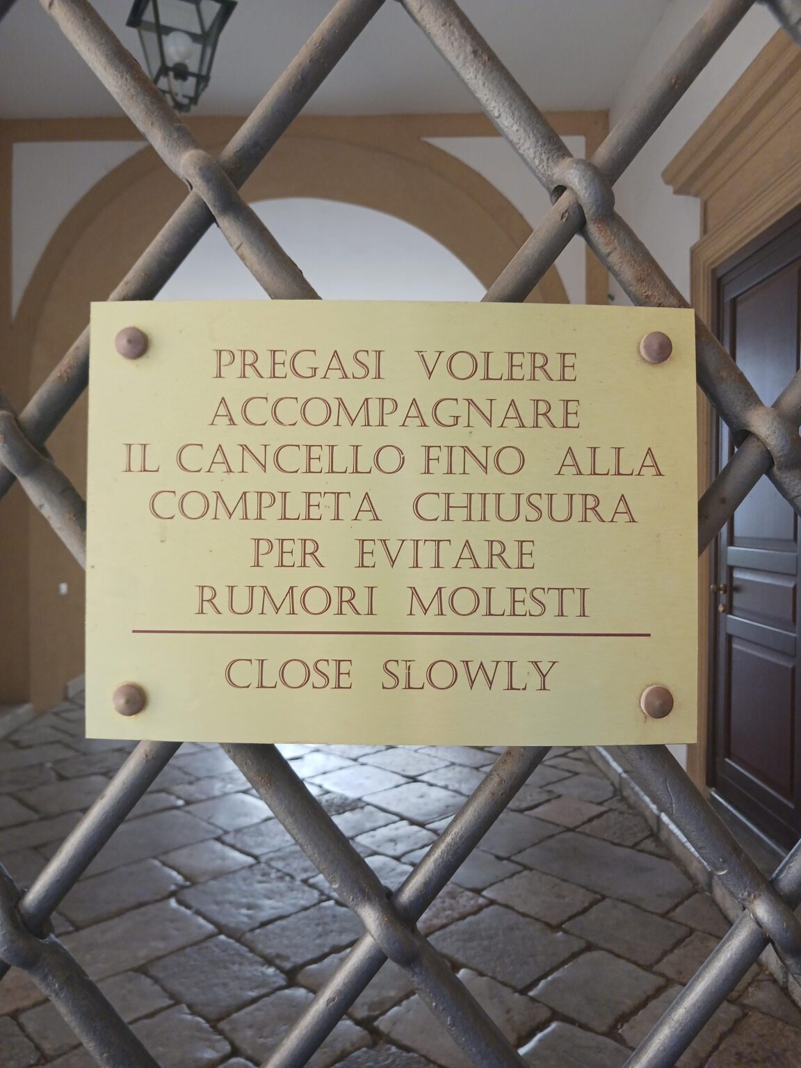 "Die Italiener leben, um zu sprechen. Das Englische sprechen zu leben."