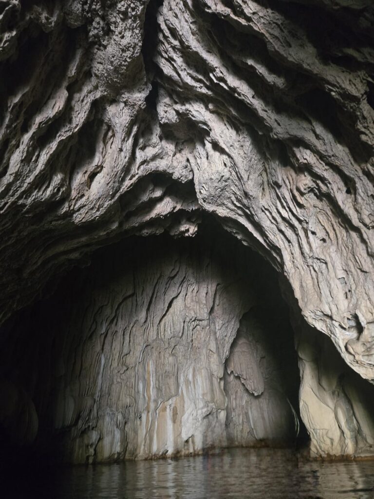 Natural Bridges ist ein verstecktes Juwel (in der Nähe von Angel’s Camp, CA) Natural Bridges ist ein verstecktes Juwel (in der Nähe von Angel's Camp, CA)