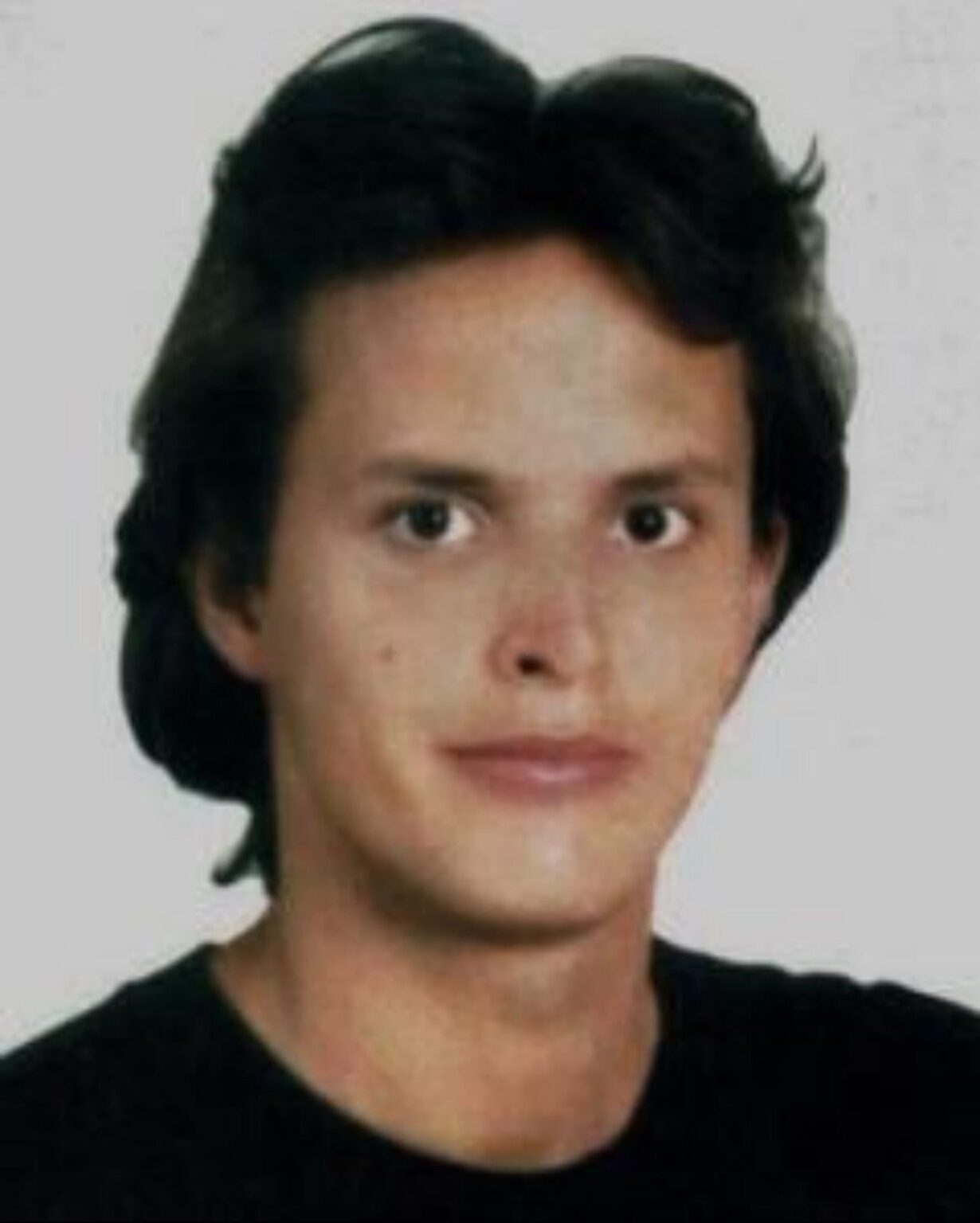 1998 starb ein 20-jähriger deutscher Hacker namens "Tron" auf mysteriöse Weise, nachdem er verschlüsselt wurde, dass Pay-TV-Signale dekodiert wurden. Seine Kollegen glauben, dass er von Geheimdiensten ermordet wurde.