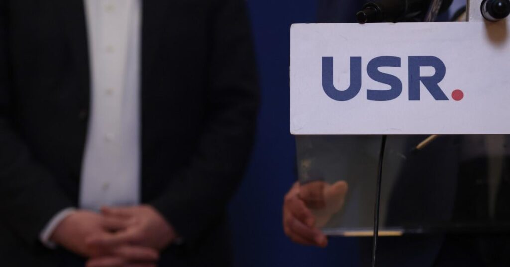 USR -Minister setzen sich für zwei Monate der Regierung aus. Was "Lob" Buzoianu, ţoiu, Miruțț und Moșteanu wird gelobt.