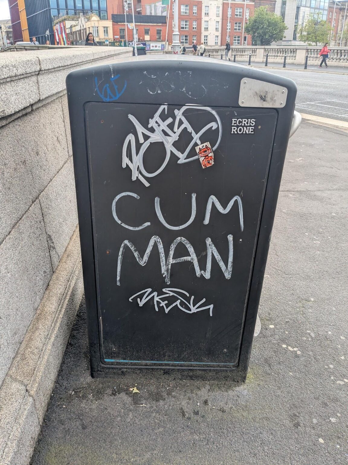 Amerika hat Superman und Batman, Japan hat Ultraman und ein Punch -Mann und Irland hat ...