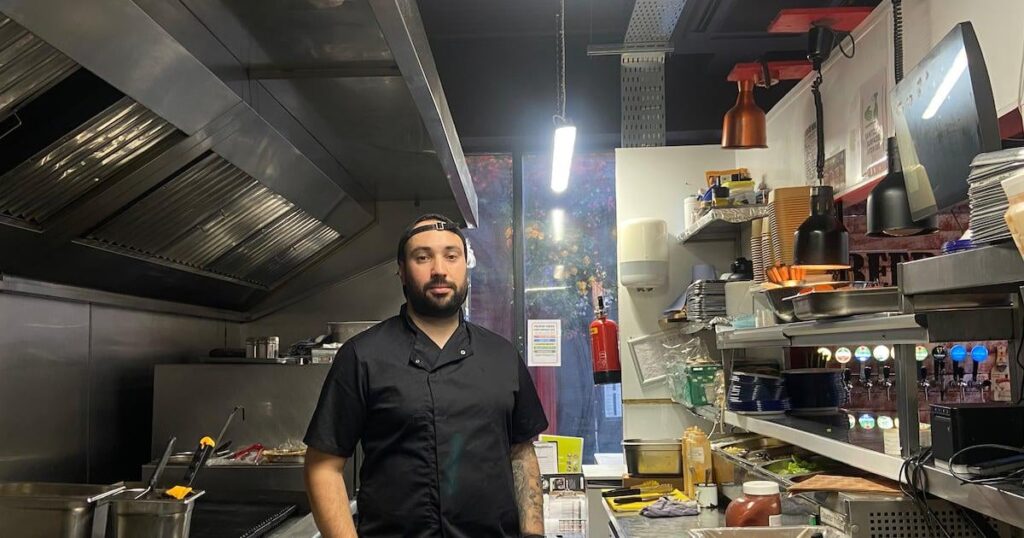 Ungewöhnlich warmer Sommer, um Arbeit in heißen Restaurantküchen „wirklich hart“ zu machen, sagen Köche