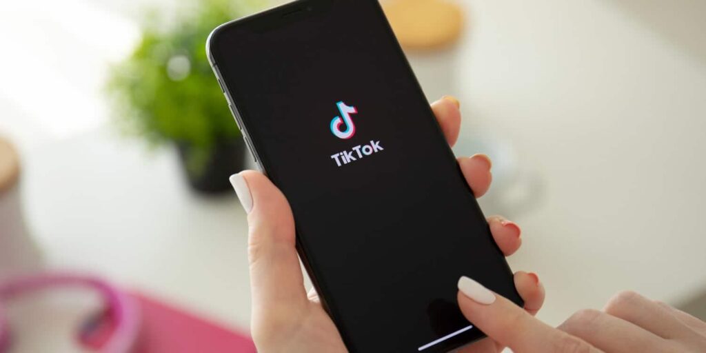 Die meisten Tiktok -Videos über Geburtenkontrolle sind unzuverlässig, studieren die Studien. Über die Hälfte (53%) lehnte die hormonelle Geburtenkontrolle explizit ab, und 34% äußerten sich Misstrauen gegenüber Gesundheitsberufen oder medizinischen Beratung. Einige förderten sogar unbewiesene Alternativen wie Papaya -Samen oder Kokosöl als Kontrazeptiva. Die meisten Tiktok -Videos über Geburtenkontrolle sind unzuverlässig, studieren die Studien. Über die Hälfte (53%) lehnte die hormonelle Geburtenkontrolle explizit ab, und 34% äußerten sich Misstrauen gegenüber Gesundheitsberufen oder medizinischen Beratung. Einige förderten sogar unbewiesene Alternativen wie Papaya -Samen oder Kokosöl als Kontrazeptiva.