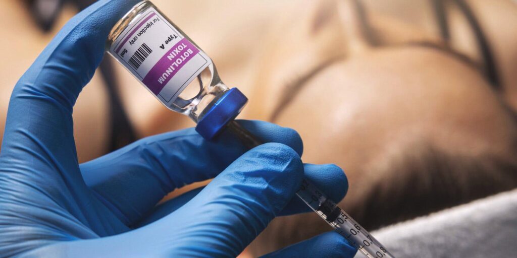 Ästhetische Gesichtsbehandlungen wie Botox- und Füllstoffinjektionen führten zu einem geringen Anstieg der wahrgenommenen Attraktivität. Sie hatten jedoch keinen signifikanten Einfluss darauf, wie vertrauenswürdig, ehrlich, freundlich, dominant, kompetent oder intelligente Menschen erschienen oder wie wünschenswert sie als potenzielle langfristige Partner sind. Ästhetische Gesichtsbehandlungen wie Botox- und Füllstoffinjektionen führten zu einem geringen Anstieg der wahrgenommenen Attraktivität. Sie hatten jedoch keinen signifikanten Einfluss darauf, wie vertrauenswürdig, ehrlich, freundlich, dominant, kompetent oder intelligente Menschen erschienen oder wie wünschenswert sie als potenzielle langfristige Partner sind.