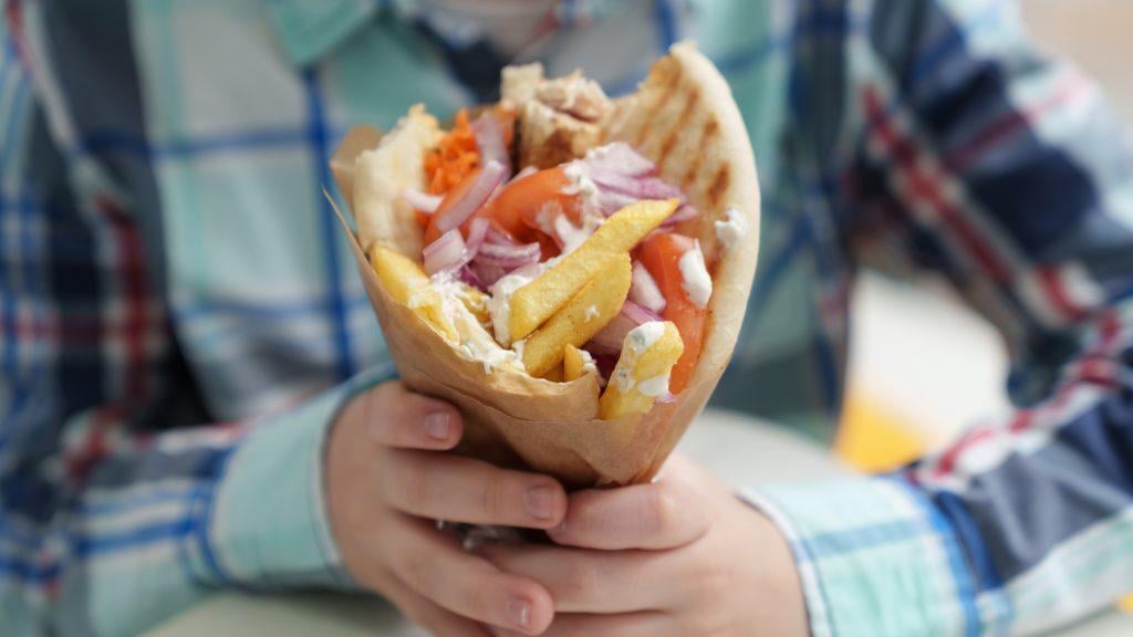Ein Messer hat Gyros von einem Jungen in Miskolc ausgeraubt