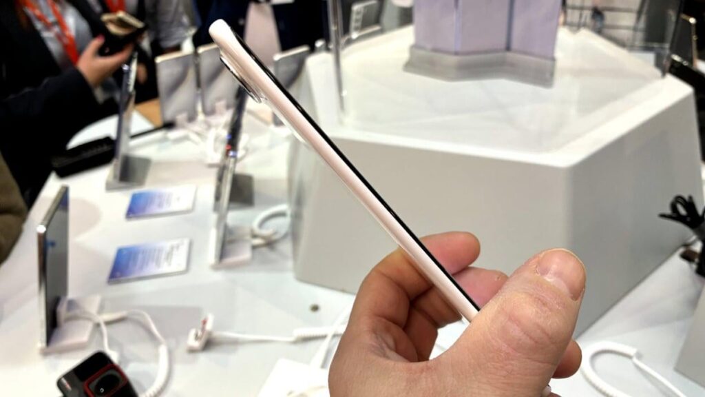 Die neue Generation dünnerer Smartphones wird nur vermarktet und umgesetzt, um die Umsatzrate zu erhöhen. Die neue Generation dünnerer Smartphones wird nur vermarktet und umgesetzt, um die Umsatzrate zu erhöhen.