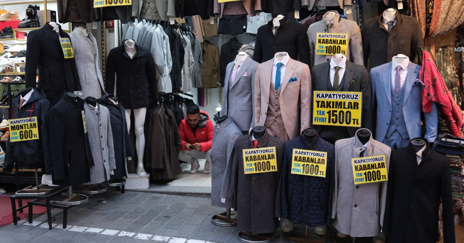 Die jährliche Inflation der Türkei sinkt in 14 Monaten nach Zinssergebnissen von 75,5% auf 33,5%