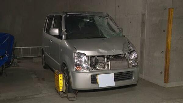 Ein 47-jähriger Japaner wurde bei dem Vorfall mit einem 69-jährigen Mann verhaftet. Er drehte sich in ungefähr drei Stunden später um und bestritt einige Anklagen, er wisse nicht, was er traf.