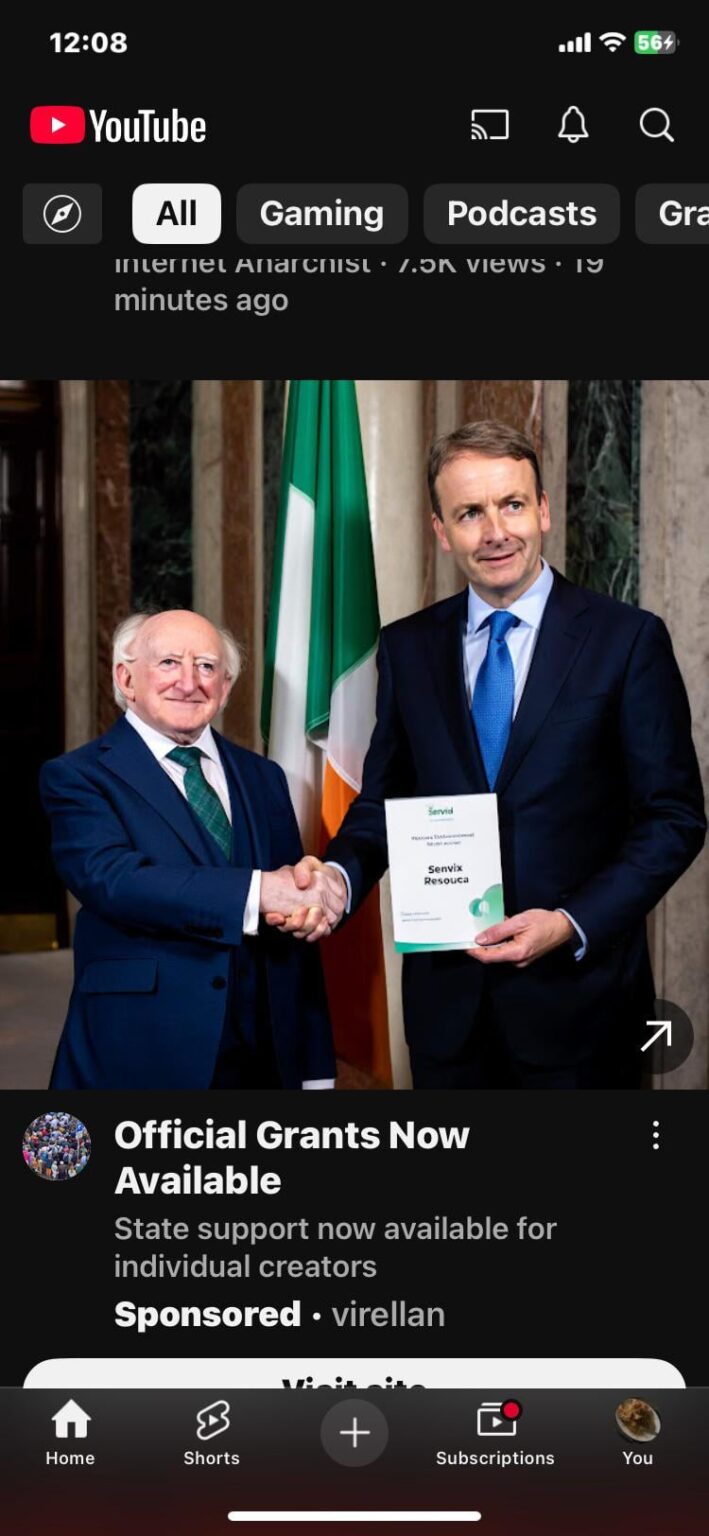 Was ist die Geschichte mit dem KI -Bild auf YouTube -Anzeigen von Micheal Martin mit Haaren?