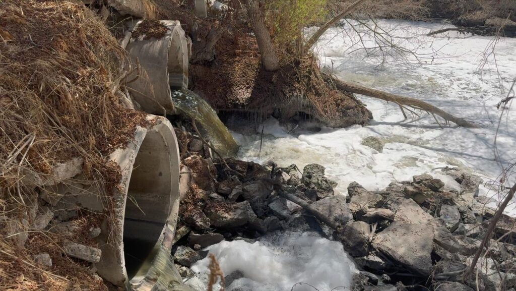 Flussturbulenzen können giftige Schadstoffe in die Luft schieben | Die Stadtteile in San Diego in der Nähe eines turbulenten Teils des Tijuana -Flusses verzeichneten einen stark erhöhten Spiegel an Wasserstoffsulfid, berichten Forscher in der Wissenschaft. Dies könnte eine der ersten durch Flüsse verursachten Verschmutzungskrisen sein.
