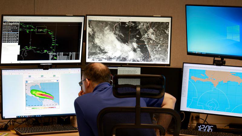 Der Wetterservice stellt jetzt Hunderte von Positionen ein, die im Doge -Chaos geschnitten wurden