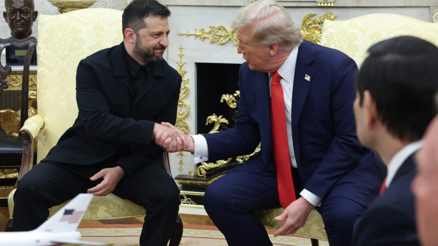 Die Ukraine bietet Trump, das von Europa finanziert wurde, einen Waffenvertrag über 100 Mrd. USD an, um Sicherheitsgarantien zu gewinnen