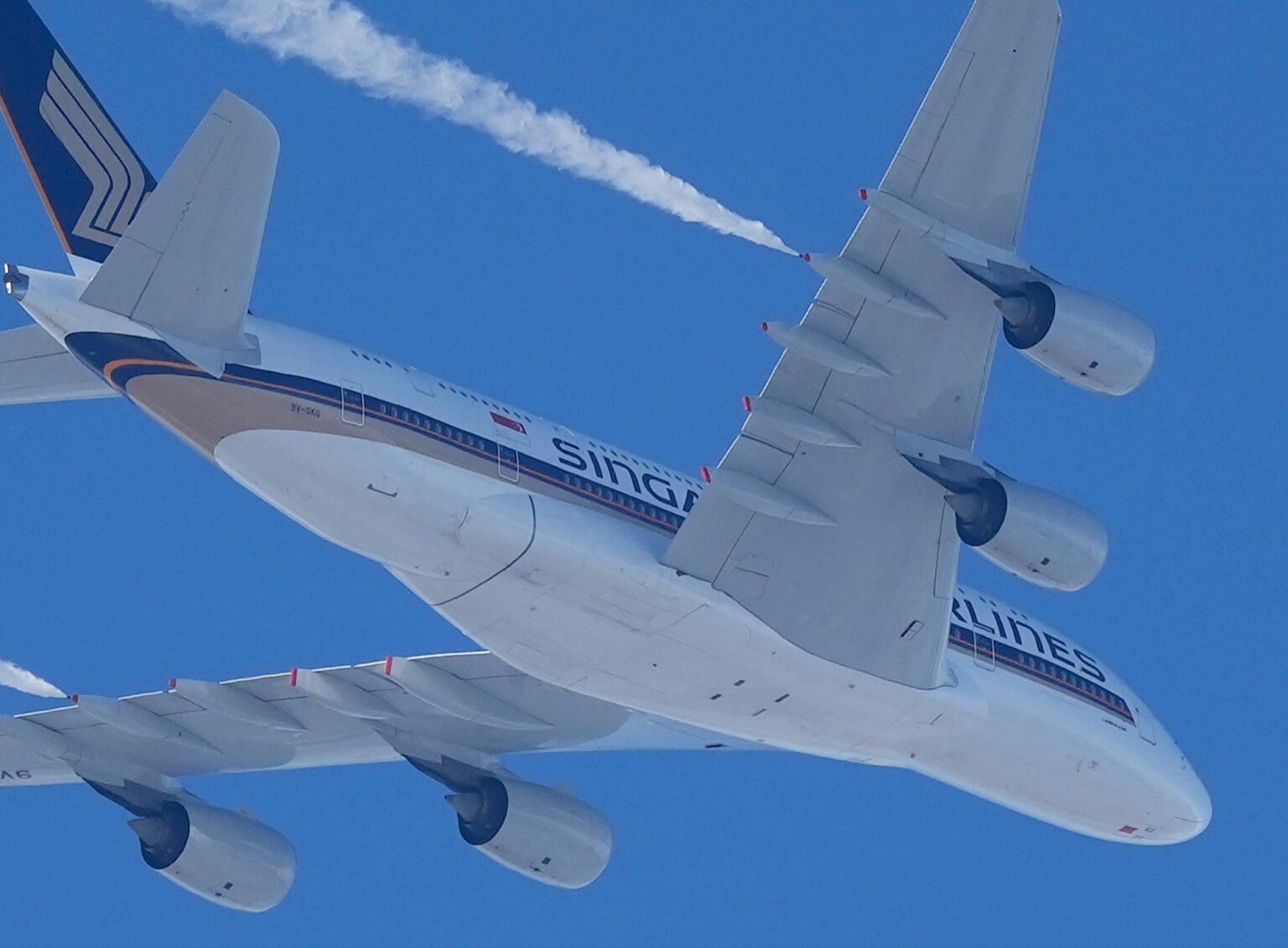 Zoomen Sie, woher der Chemtrail ausgeht.