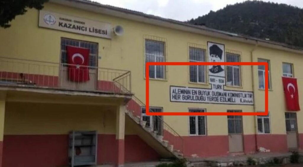 Das Wort, das Atatsürk an der Kazancı High School gehört, das sich auf der Tagesordnung befindet, mit der fehlenden Anzahl von Schülern,