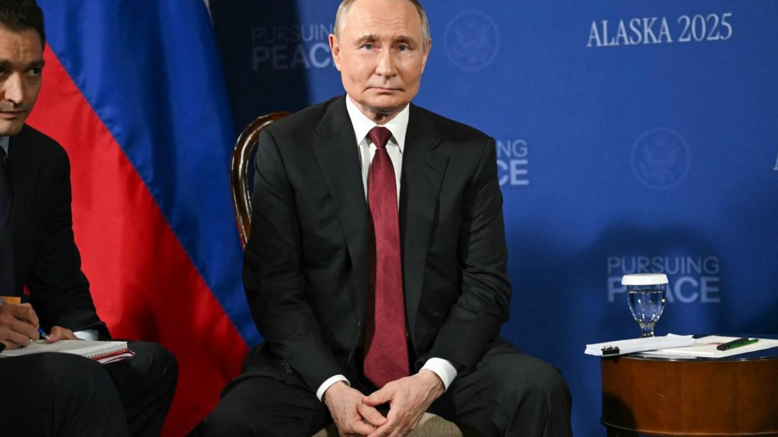 Russland pumpt Desinformation aus, die wie legitime Nachrichtenberichte aussieht