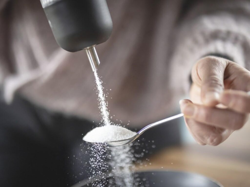 Schweizer Behörden und Firmen stimmen zu, Zucker in Getreide, Joghurt und Getränken zu schneiden
